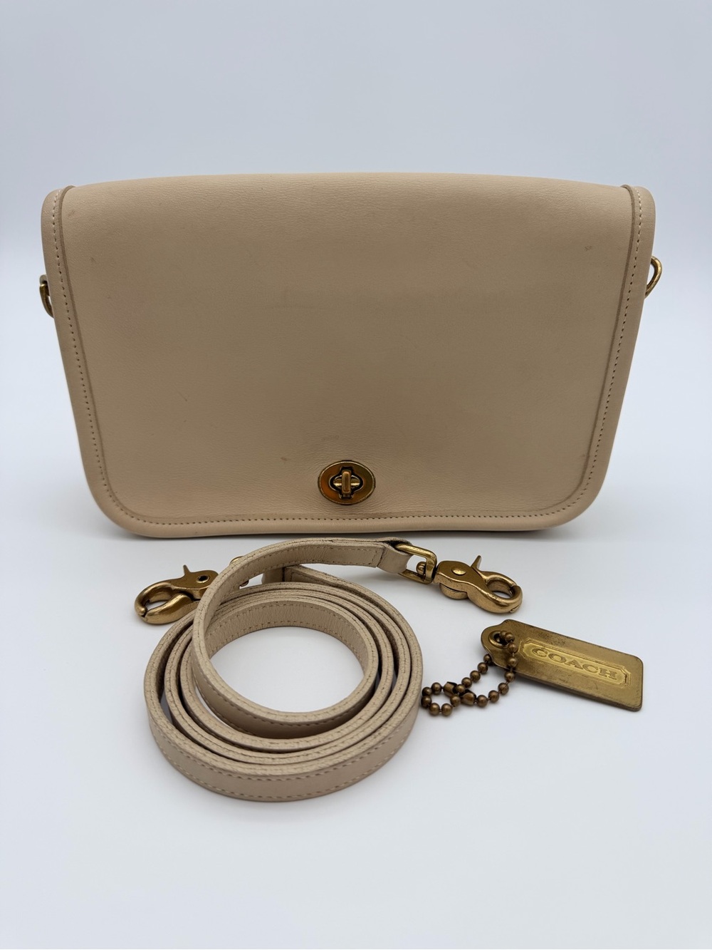 Coach Pocket Purse Bone E6C-9755 Vintage Leather Turnlock Crossbody Bag